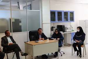 بازدید رئیس شبکه بهداشت و درمان سپیدان از آزمایشگاه مرکز خدمات جامع سلامت رئیسی