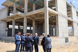 تأکید رئیس دانشگاه علوم پزشکی شیراز بر تسریع در تکمیل مرکز خدمات جامع سلامت  شبانه روزی همایجان