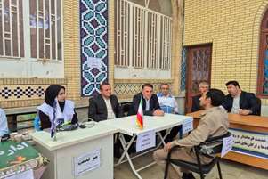برپایی میز خدمت شبکه بهداشت و درمان سپیدان به مناسبت هفته دفاع مقدس